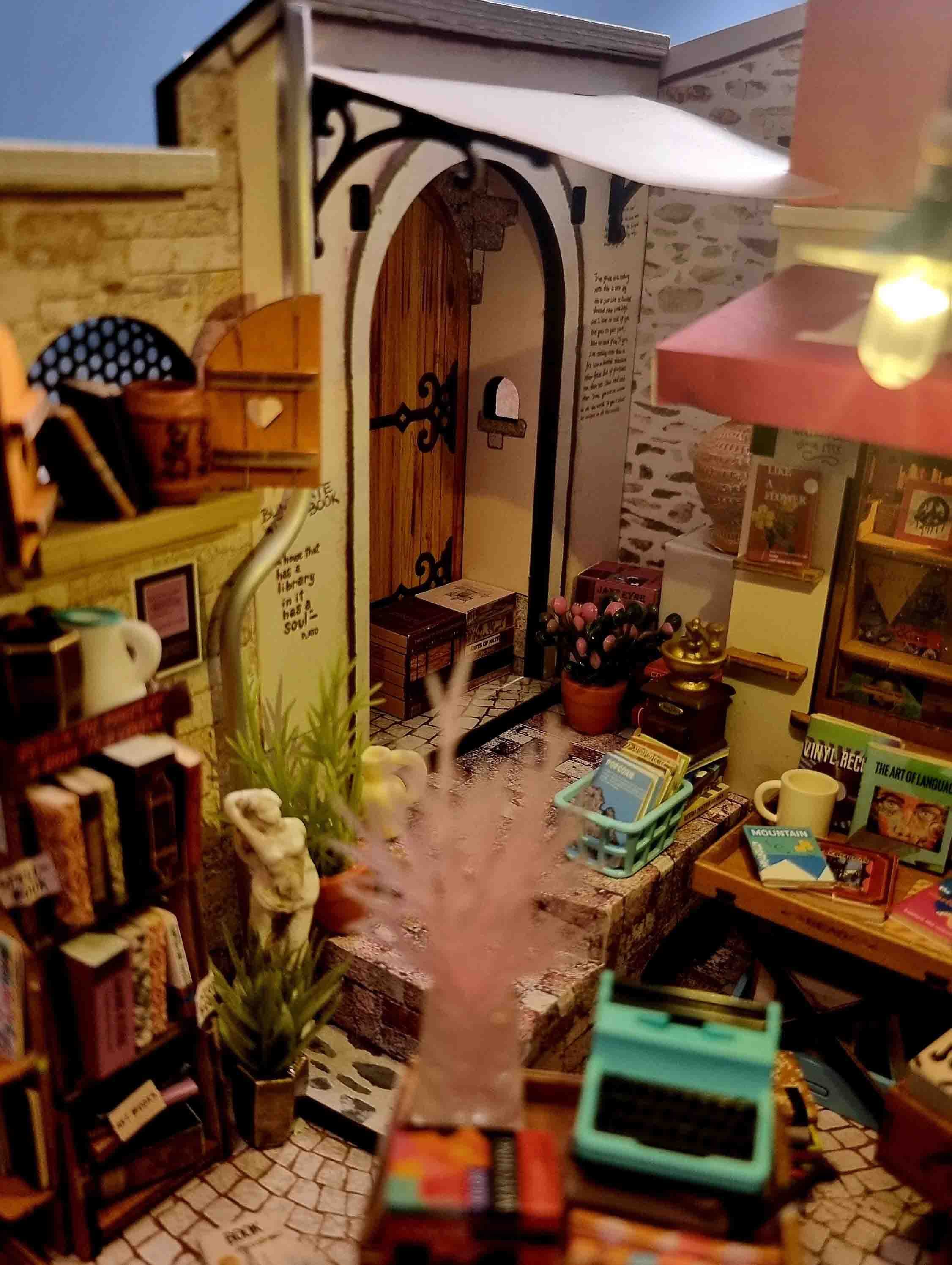 بازی مینیاتوری روبوتایم مدل کتاب‌فروشی نبش کومر