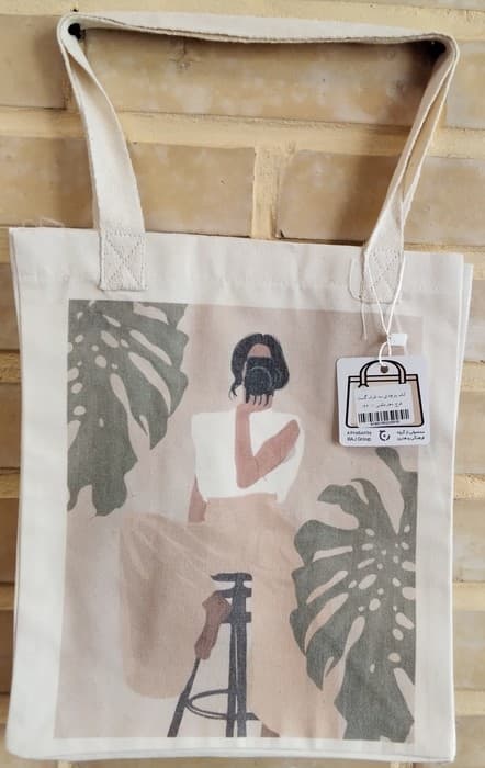 کیف پارچه ای سه طرفه کاست 31*27 (طرح دختر عکاس،کد 2201)