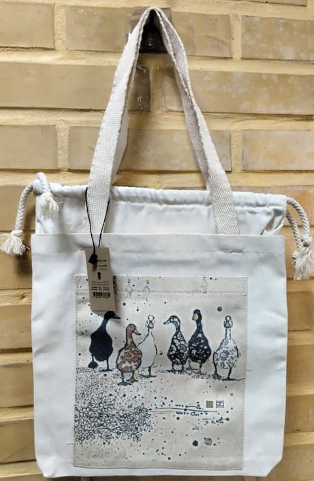 کیف پارچه ای جیب دار 31*37 (طرح اردک ها،کد 2108)