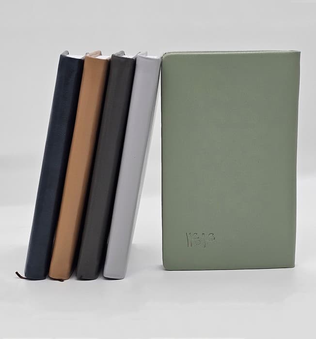 سالنامه اروپایی قدیما 1404 (چند رنگ)،(چرم)