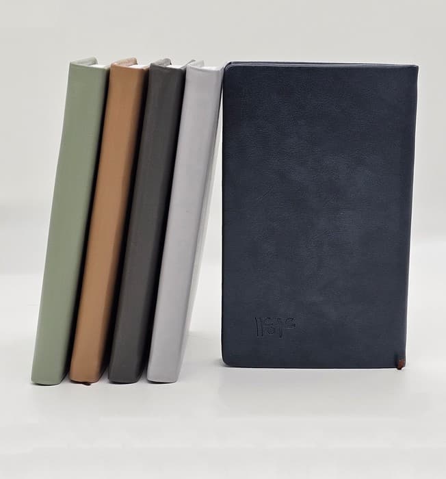 سالنامه اروپایی قدیما 1404 (چند رنگ)،(چرم)