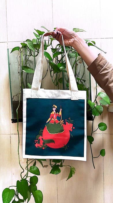 کیف پارچه ای 3 طرفه کاست 29*27 (طرح زن و انار،کد 2115)