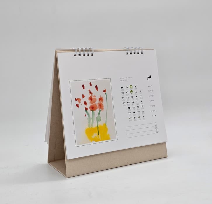 تقویم رومیزی 1404 (21*21)،(کارت پستال های سپهر زهرایی)،(سیمی)