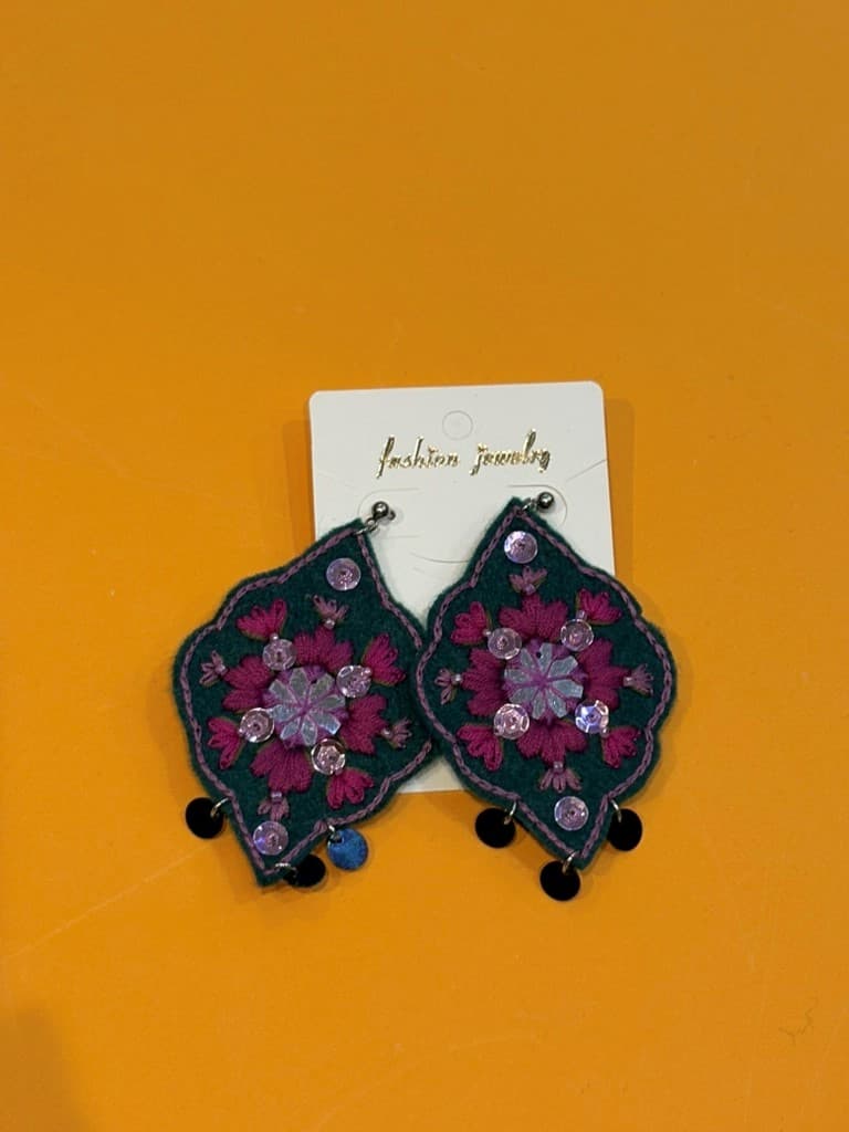 گوشواره گل‌دوزی 07