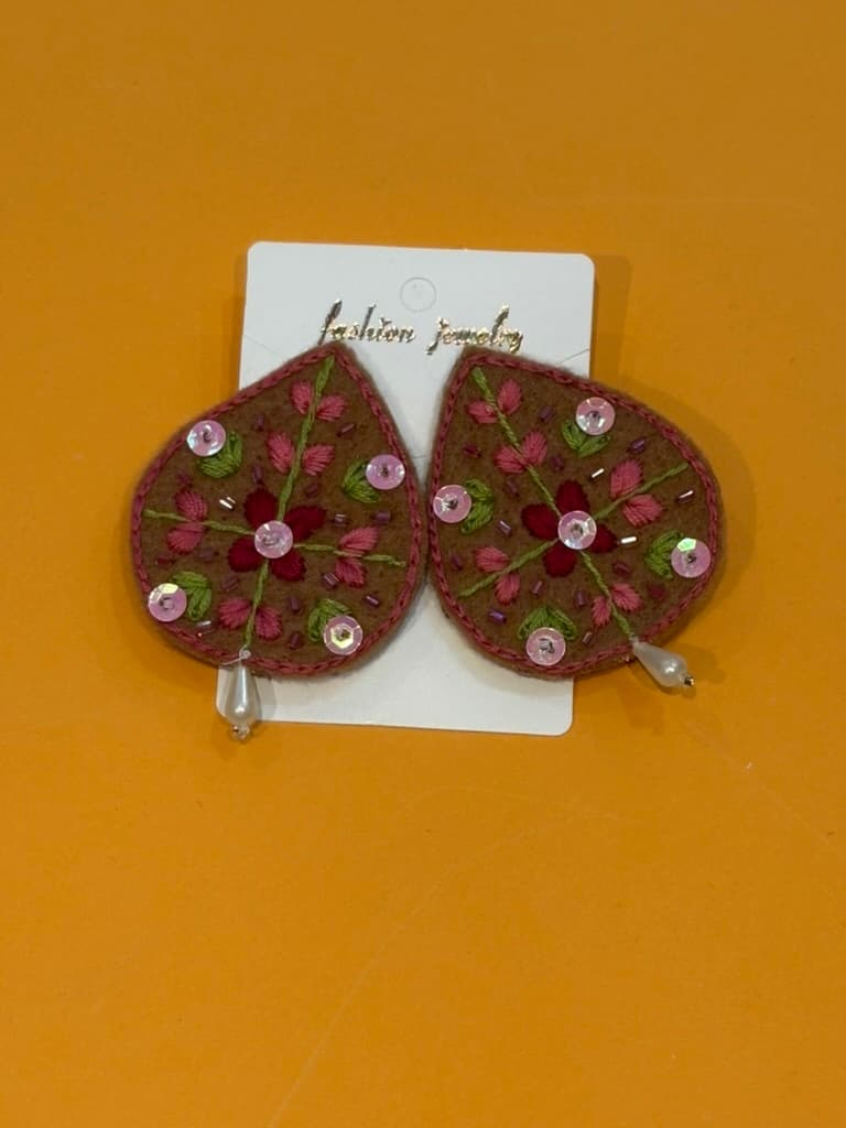 گوشواره گل‌دوزی 09