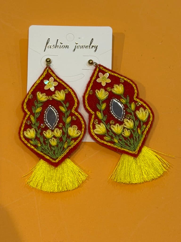 گوشواره گل‌دوزی 12