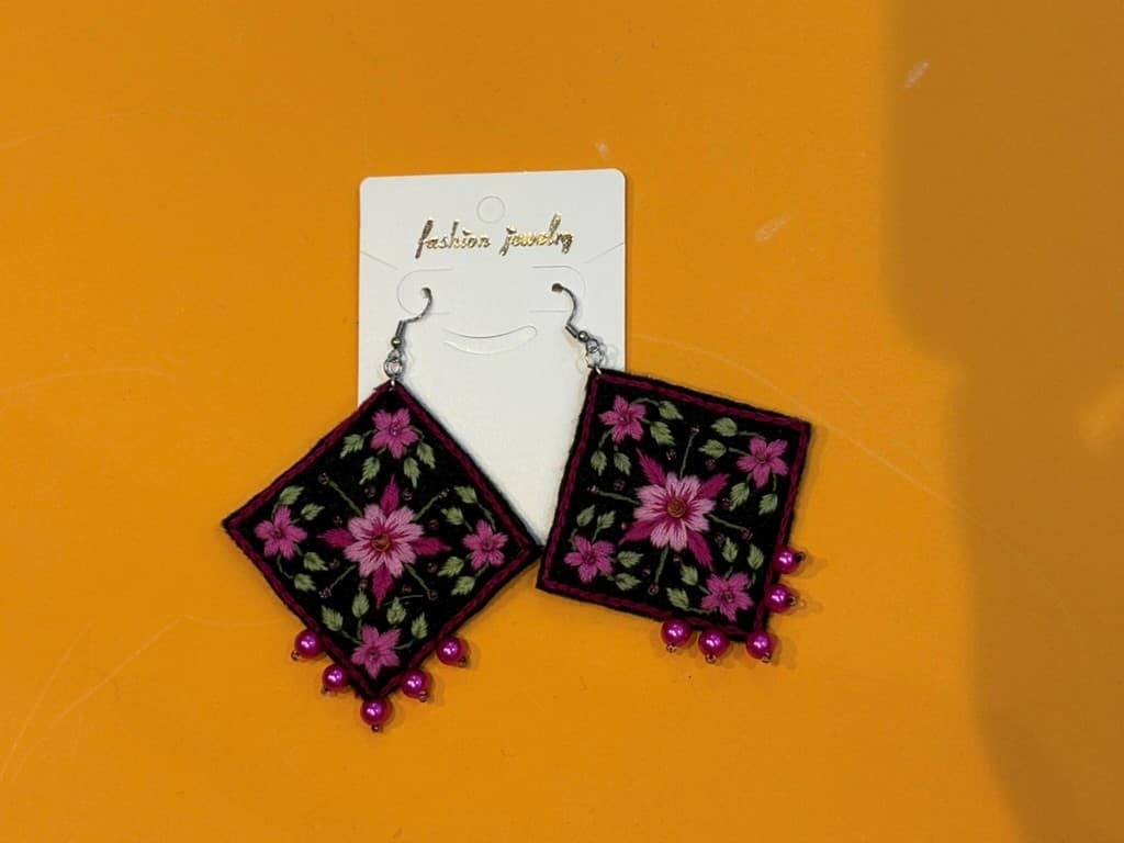 گوشواره گل‌دوزی 28