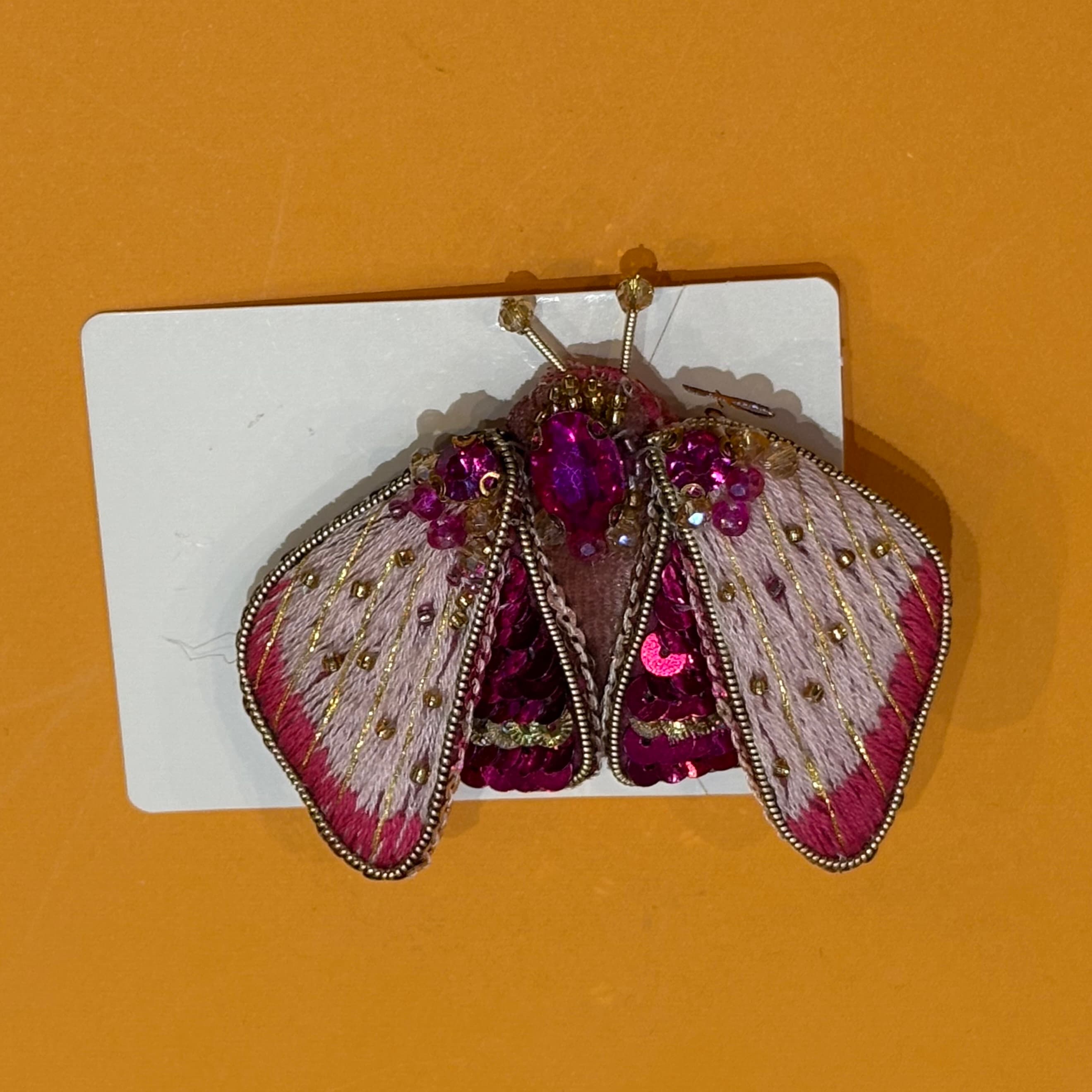 گل‌سینه حشره فاخر صورتی