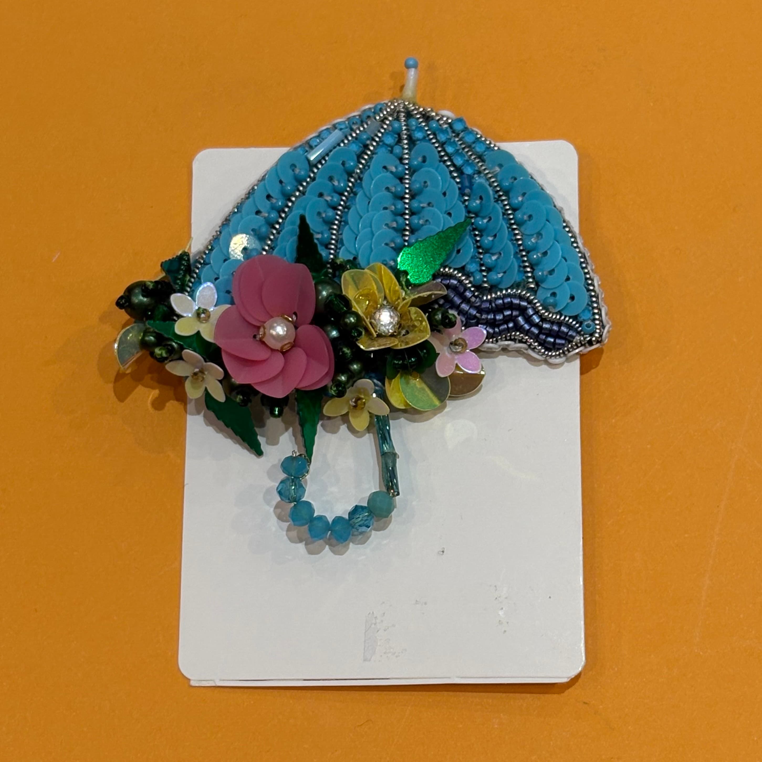 گل‌سینه چتر آبی