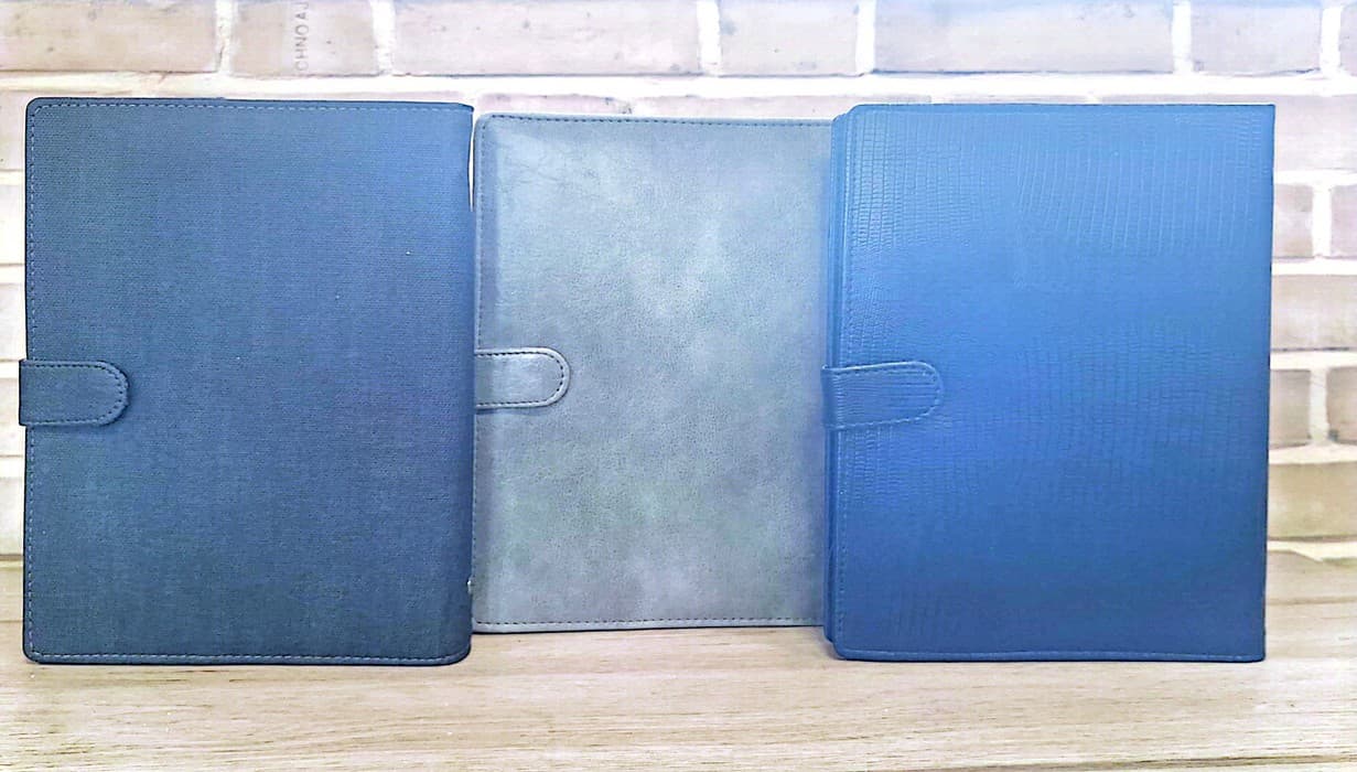 دفتر کلاسوری خط دار 26 حلقه 200 برگ (چند طرح،کد 401)،(چرم)