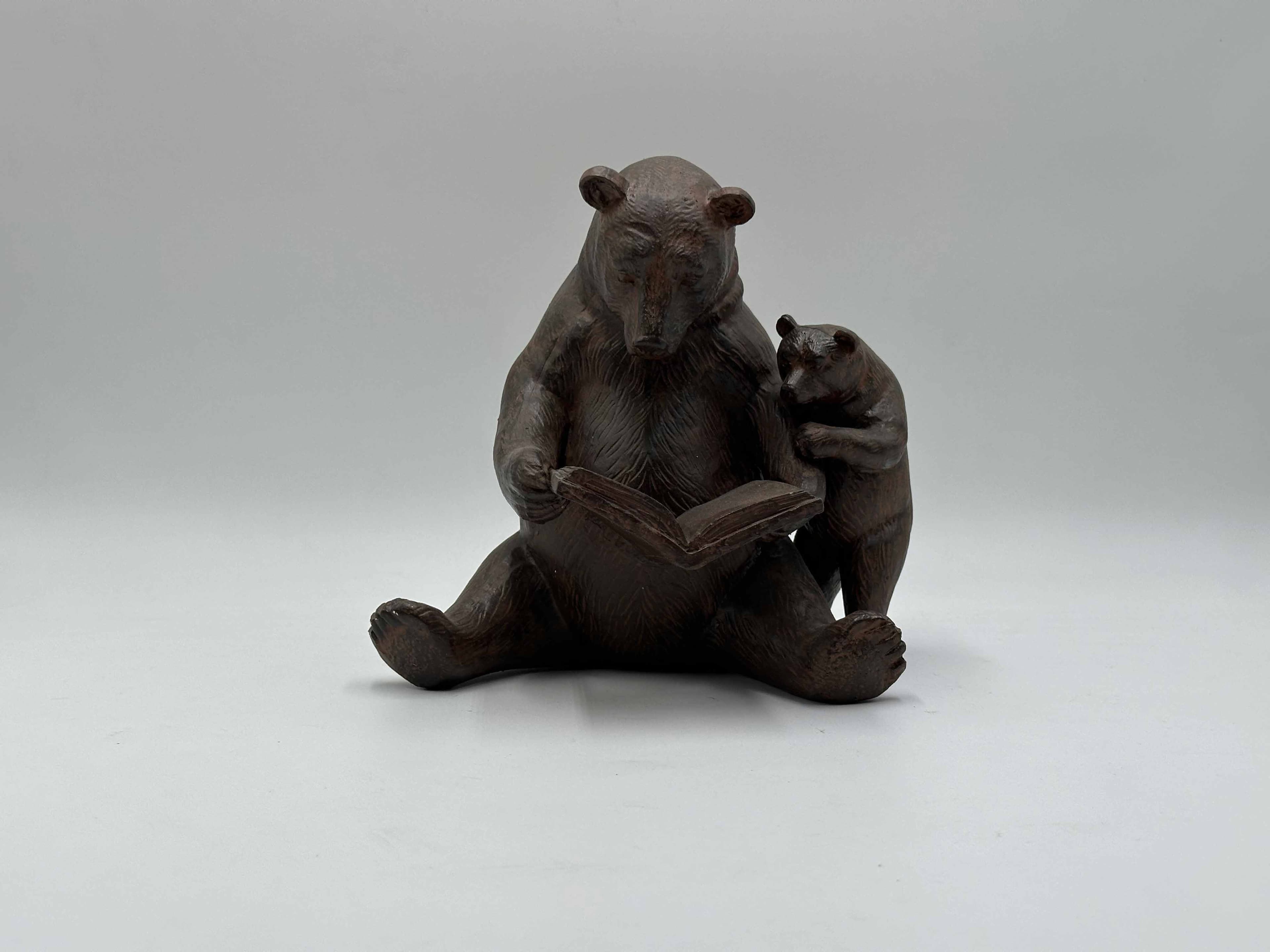 تندیس کتاب خواندن خرس و بچه خرس