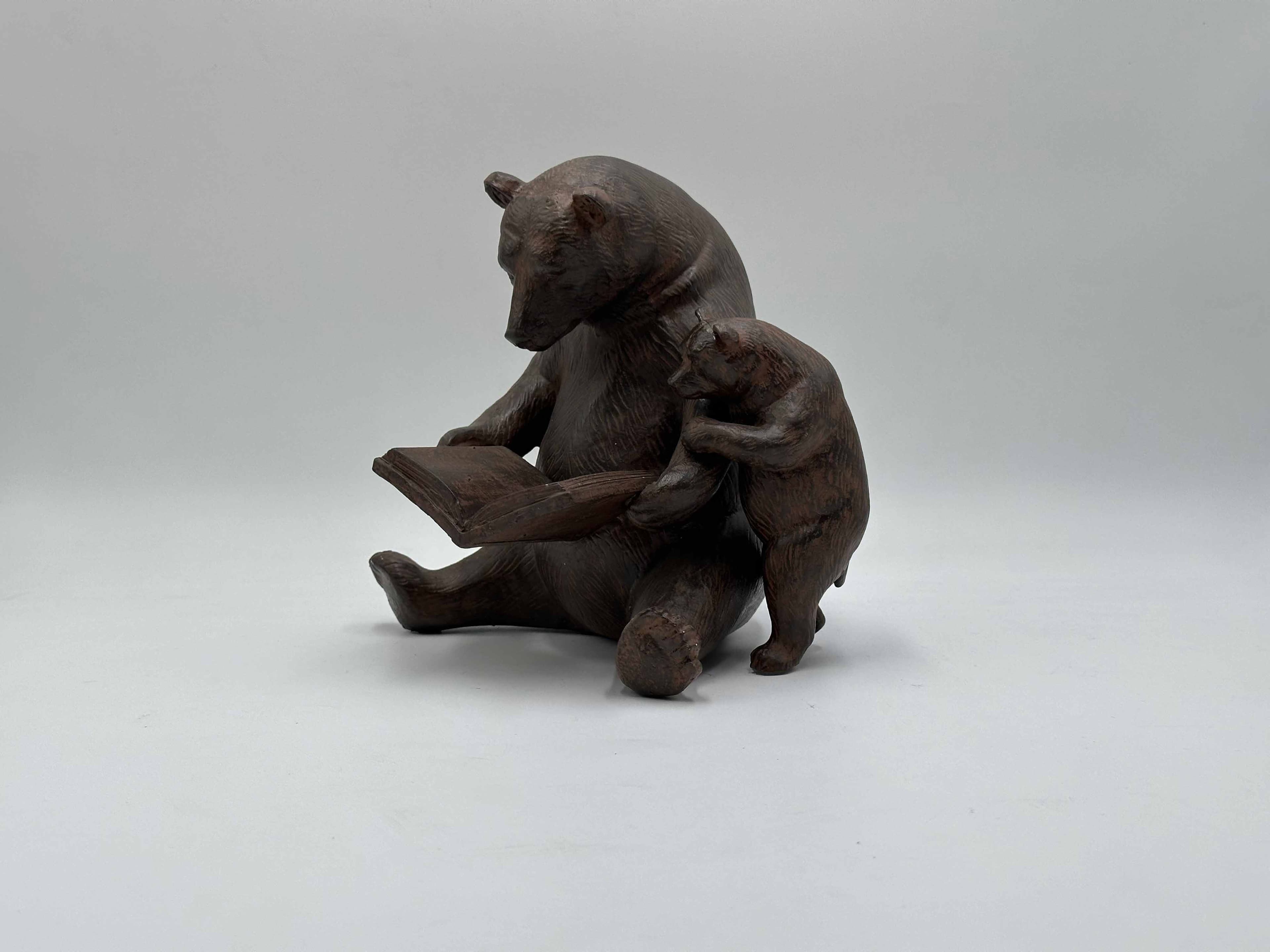 تندیس کتاب خواندن خرس و بچه خرس